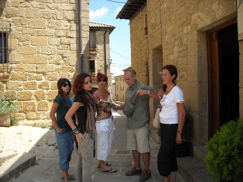 photo 188.jpg - Petite pose dans le village (espagnol) où nous allons déjeuner